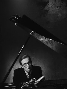 Everybody Digs Bill Evans