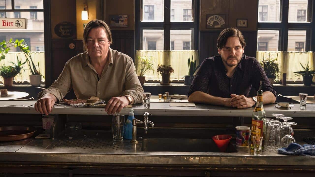 NEXT DOOR (2021) - Film et séances - Cinémas Pathé
